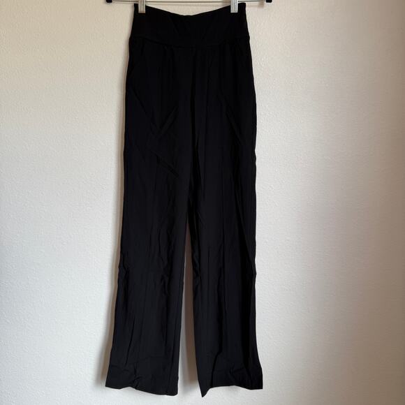 NWT Halara High Waisted Side Pocket Flare Leggings in Black - Picture 1 of 10